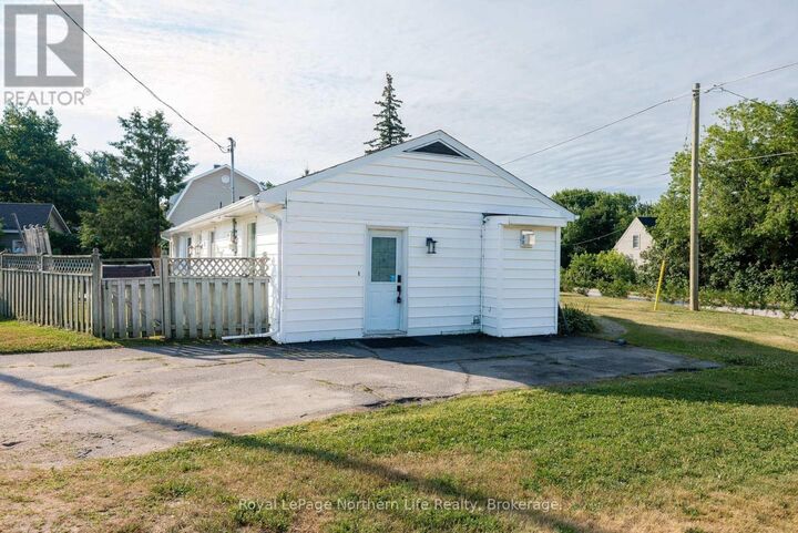 Property Photo:  840 McLaren Street  ON P1B 3L8 