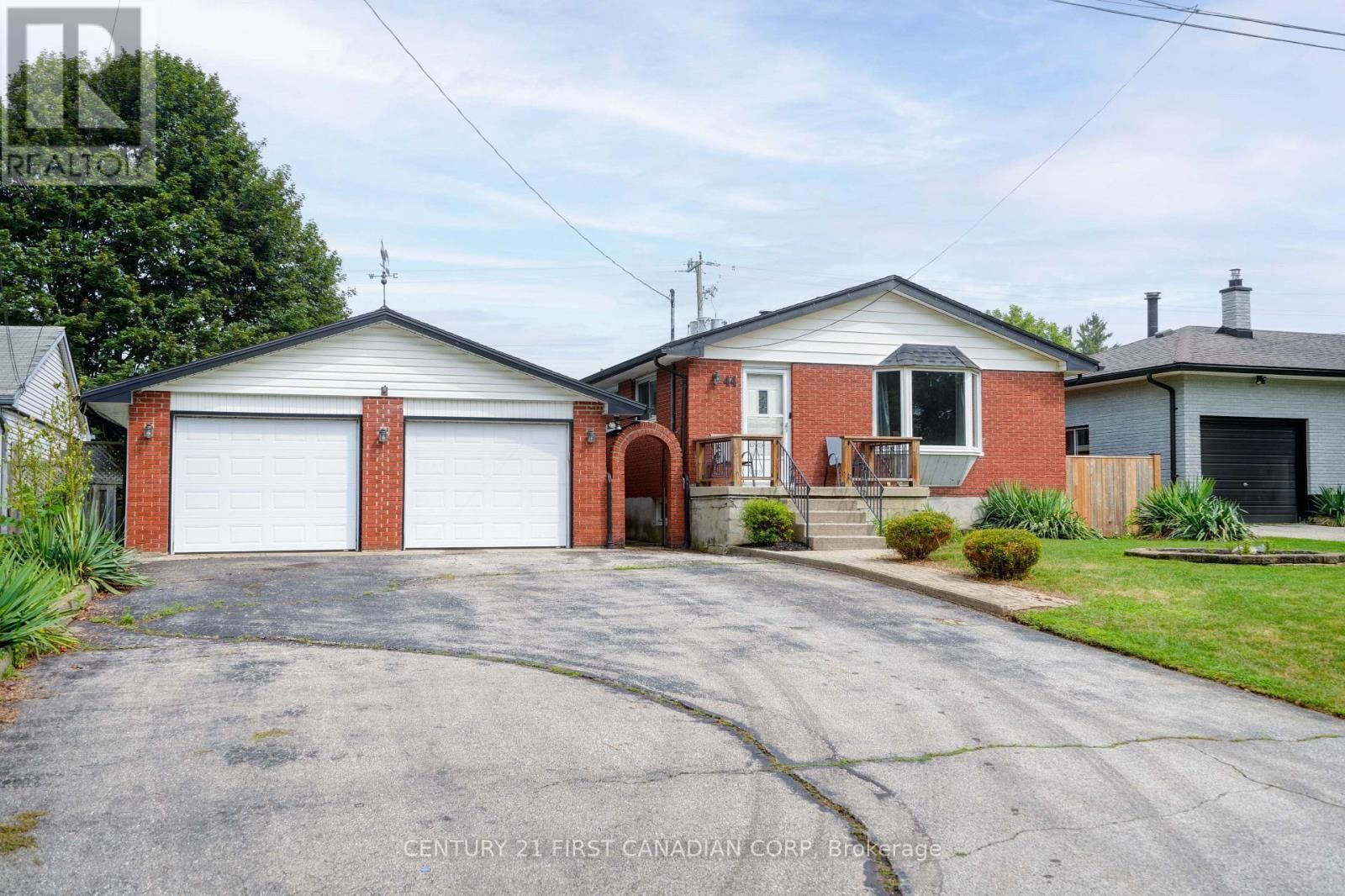 Property Photo: 44 Dale Drive ON N0L 1G2