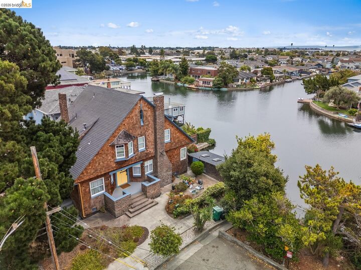 Property Photo:  2000 Clinton Ave  CA 94501 