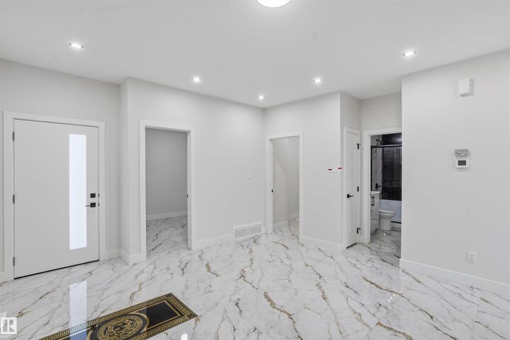 Property Photo:  2318 6A Avenue SW  AB T6X 3E8 