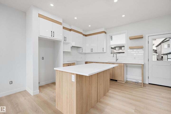 Property Photo:  525 Robinson Boulevard  AB T9E 1P8 
