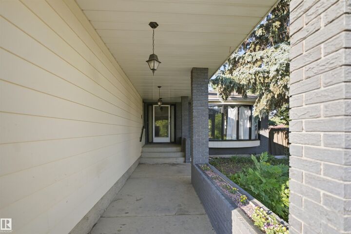 Property Photo: 3432 Hill View Crescent NW AB T6L 1P5