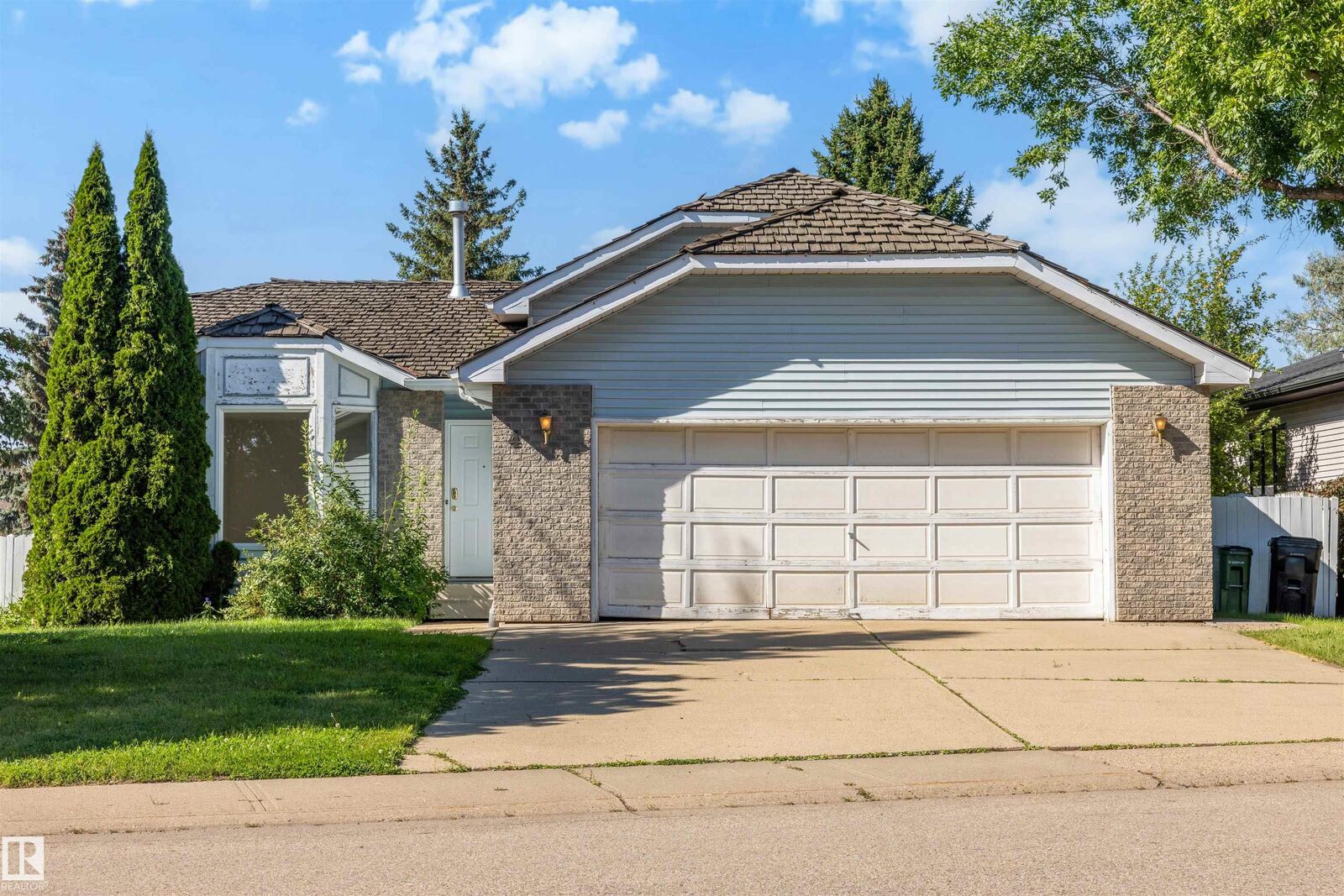 Property Photo: 4 Blue Quill Crescent NW AB T6J 6C2