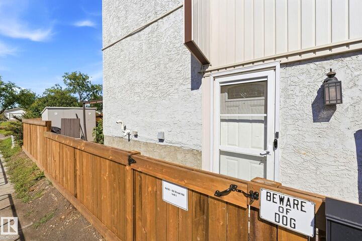 Photo de la propriété:  14235 82 Street NW 1  AB T5E 2V7 