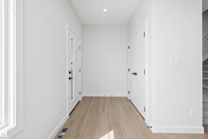 Property Photo:  523 Robinson Boulevard  AB T9E 1P8 