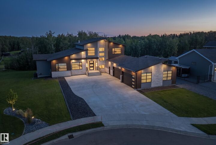 Property Photo: 52 Harvest Crescent AB T8E 0A3