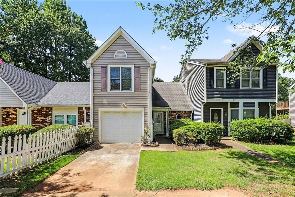 Property Photo:  384 Lakeridge Court  GA 30274 
