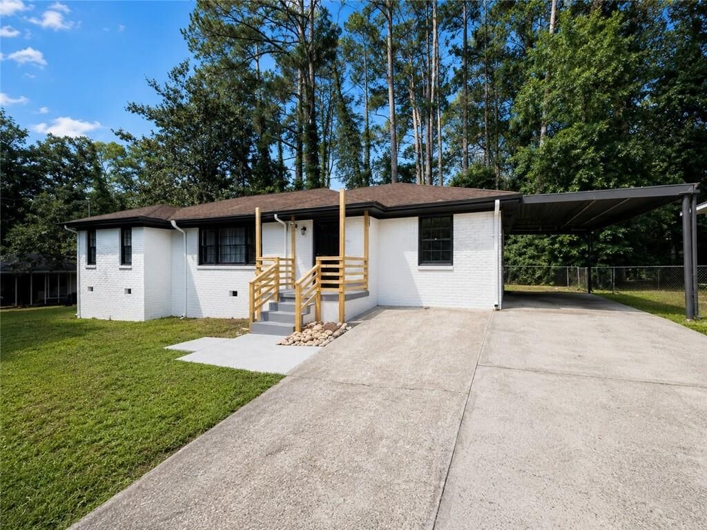 Property Photo:  1821 Sandringham Drive SW  GA 30311 