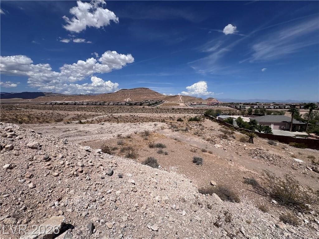 Property Photo:  