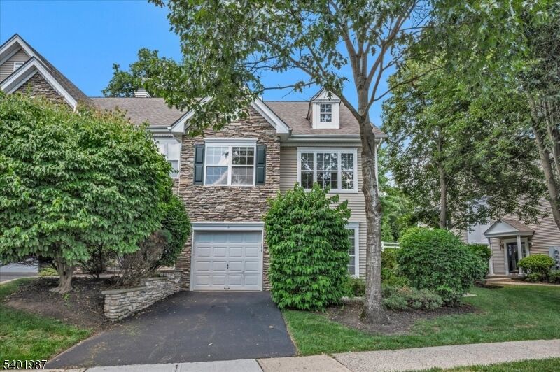 Property Photo:  9 Musket Dr Ondo  NJ 07920 