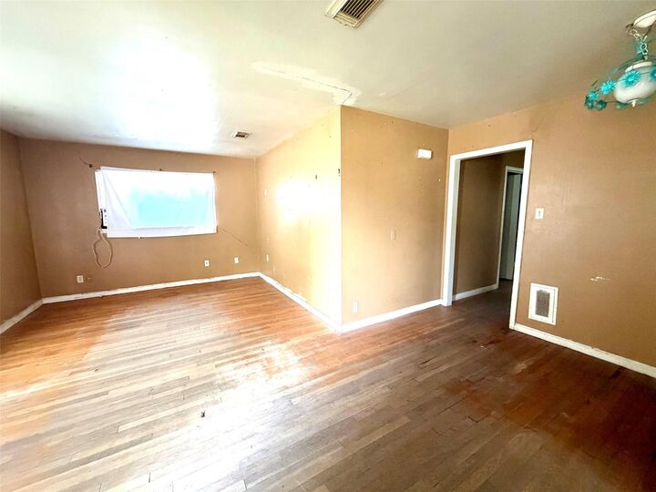 Property Photo: 208 Richmond Street TX 77515
