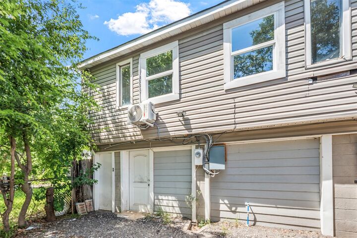 Property Photo: 213 Caplin Street TX 77022