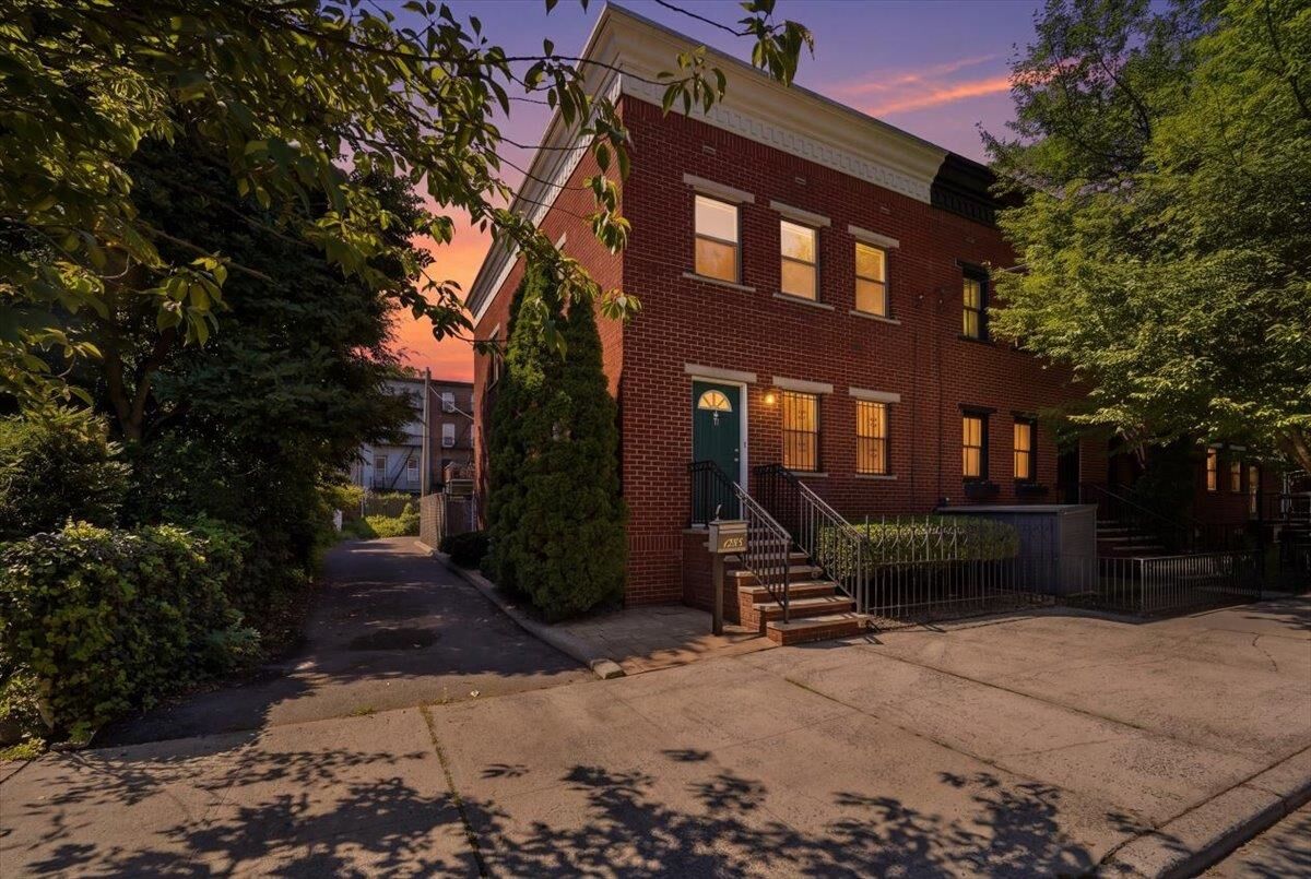 Property Photo: 295 9th St Whole House NJ 07302