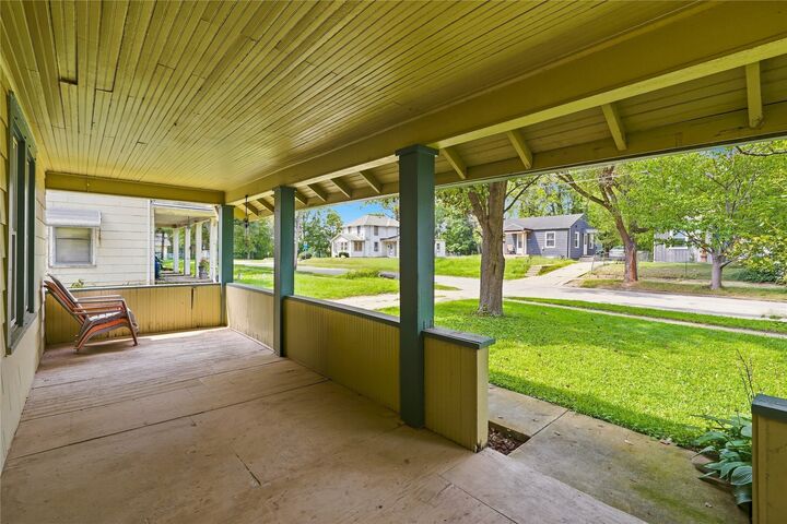 Property Photo: 2736 College Avenue IA 50311