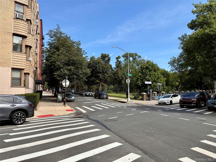 Property Photo:  340 East Mosholu Parkway S 2C  NY 10458 