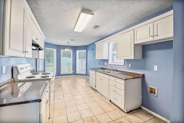 Property Photo: 1013 David Drive AL 36117