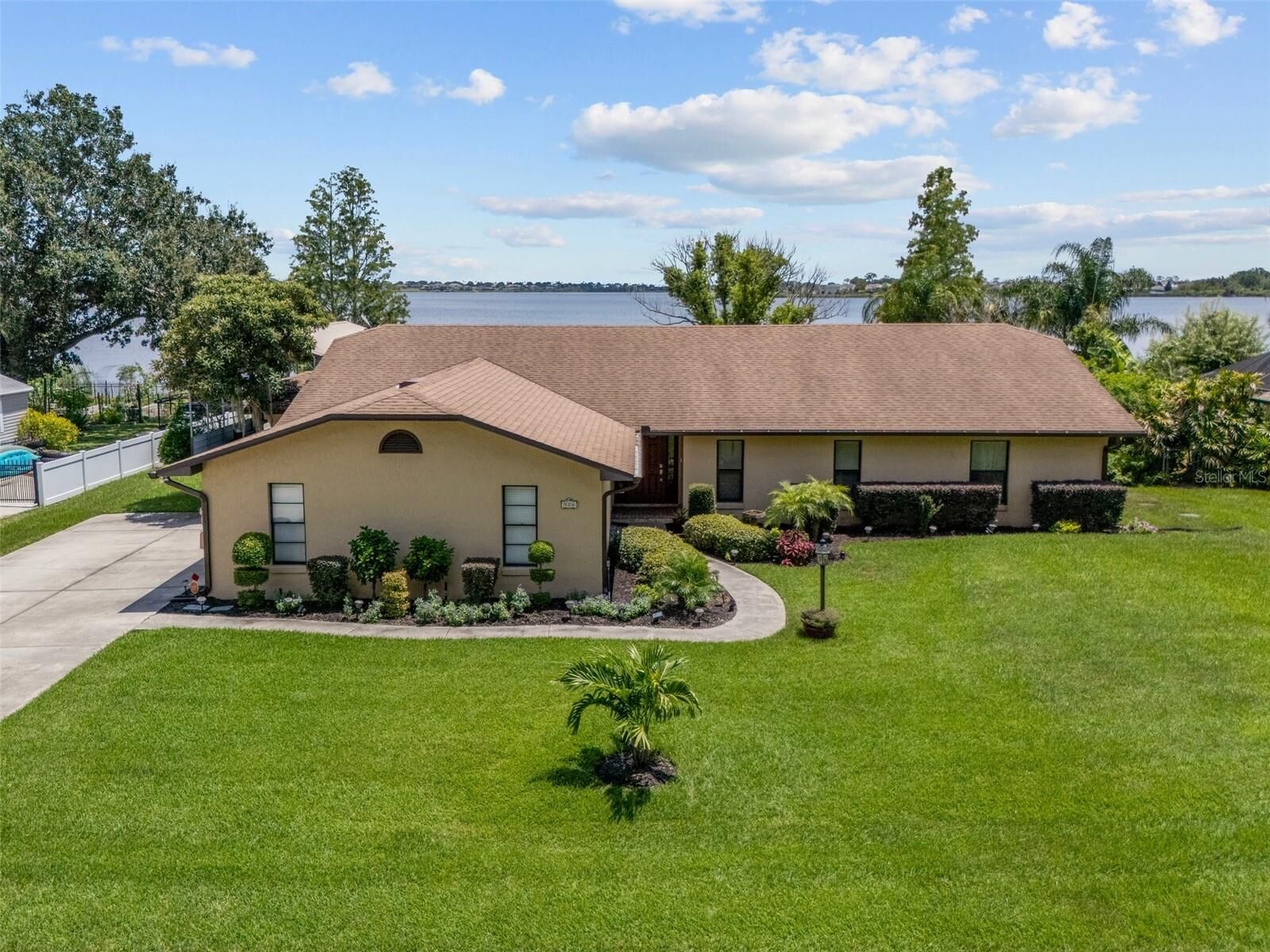 Property Photo:  926 Van Drive  FL 33823 
