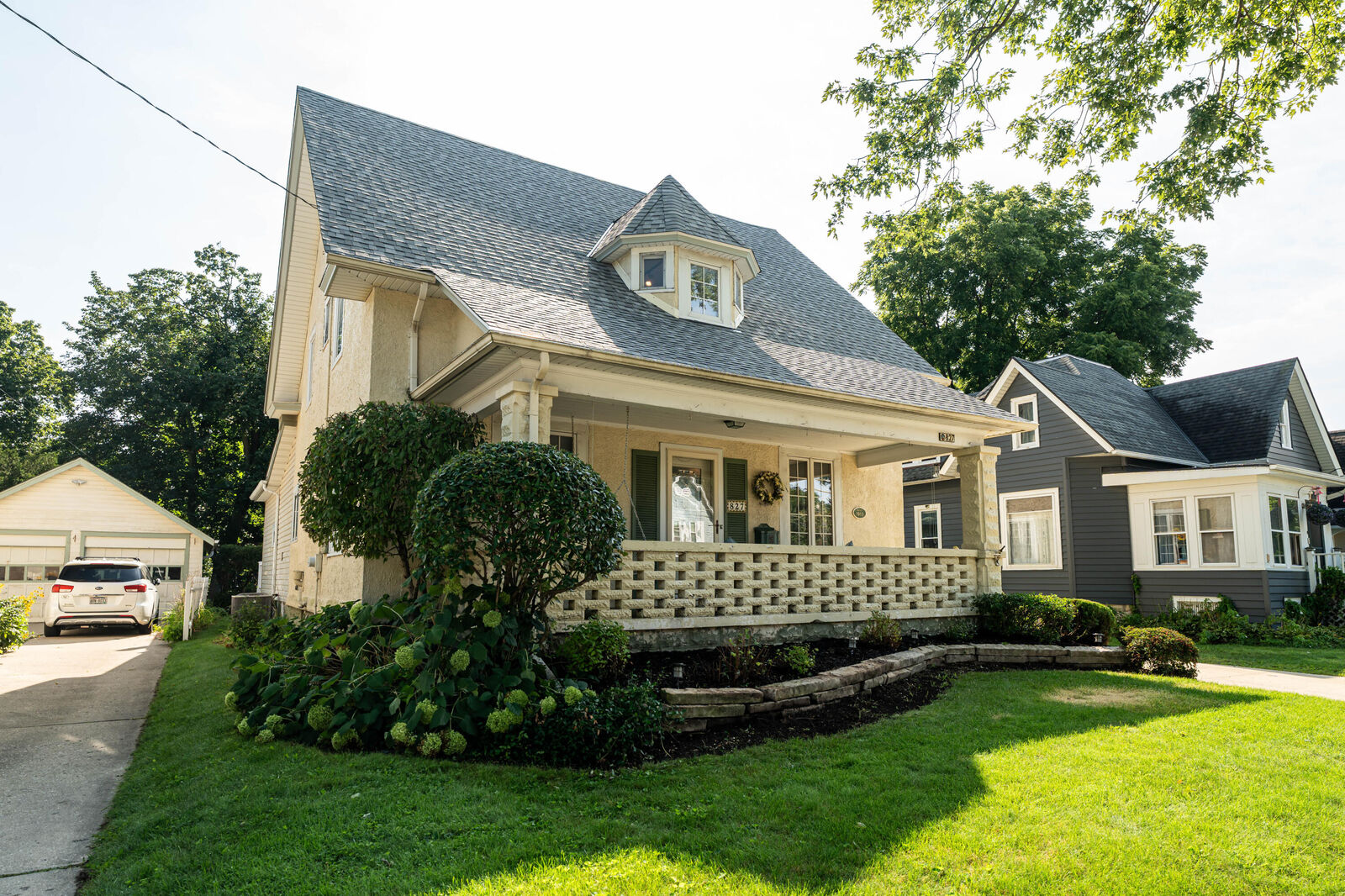 Property Photo:  827 Oakland Ave  WI 53186 