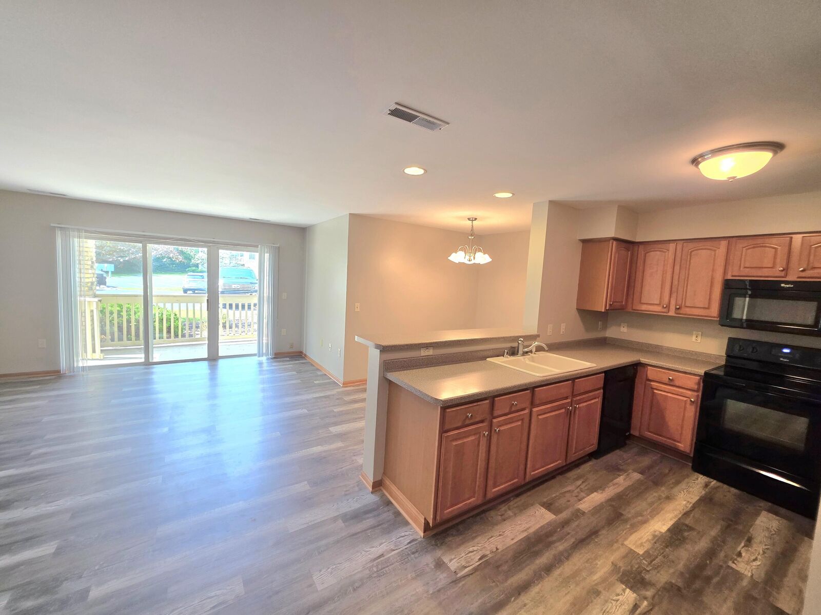 Property Photo:  520 Windstone Dr  WI 53029 