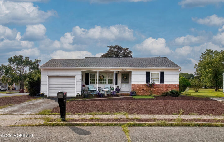 Property Photo:  22 Brakenbury Court  NJ 08757 