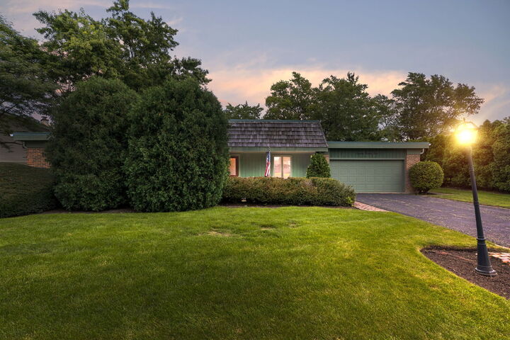 Property Photo: 1135 Adirondack Drive IL 60062