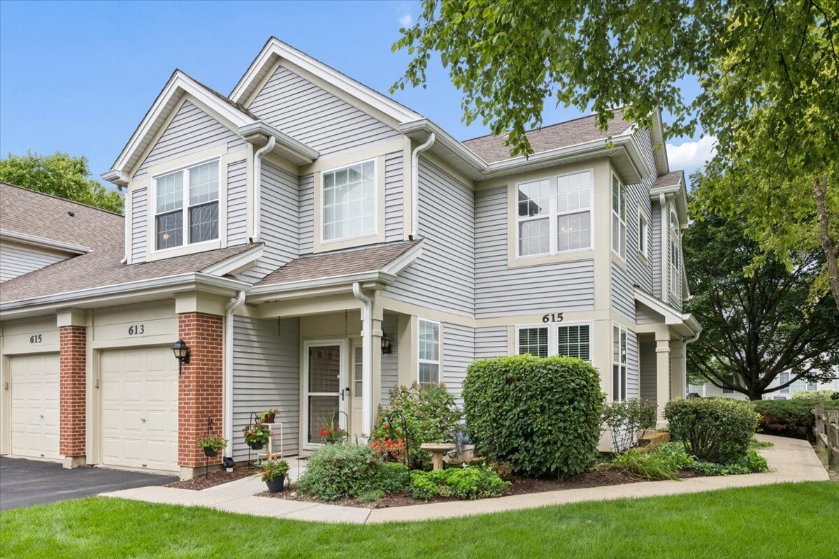 Property Photo:  613 Concord Way  IL 60070 
