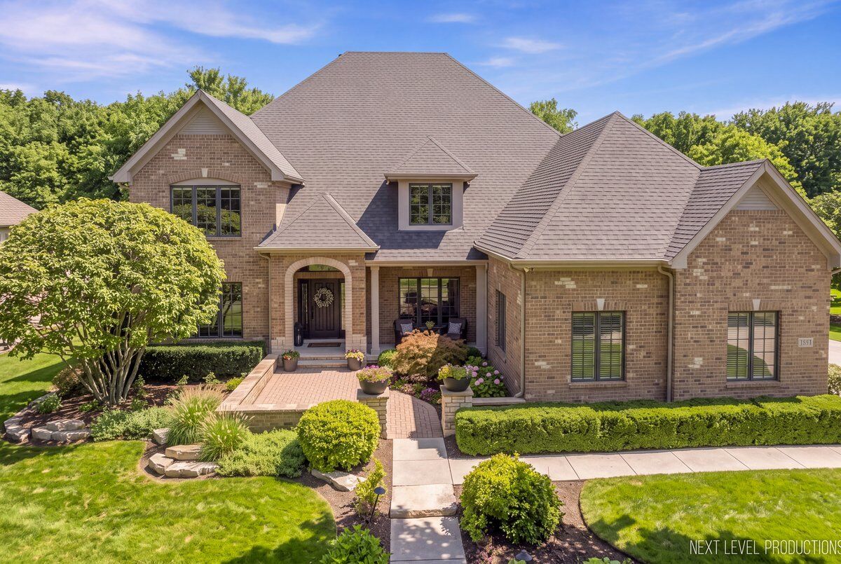 Property Photo:  3016 Seiler Drive  IL 60565 