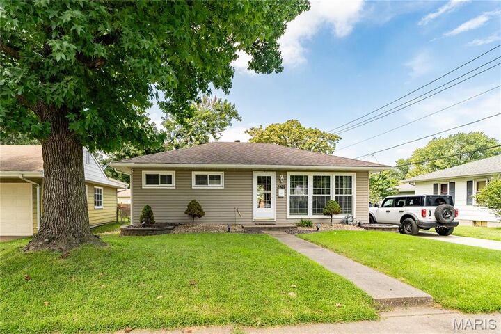 Property Photo: 2929 Wayne Avenue IL 62040