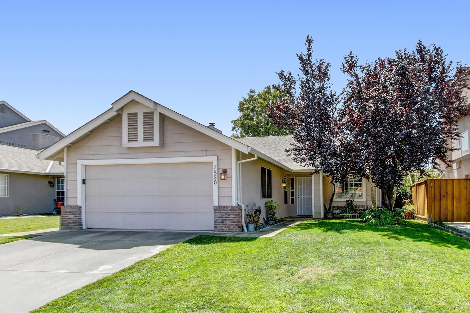 Property Photo: 7850 Bonny Downs Way CA 95758