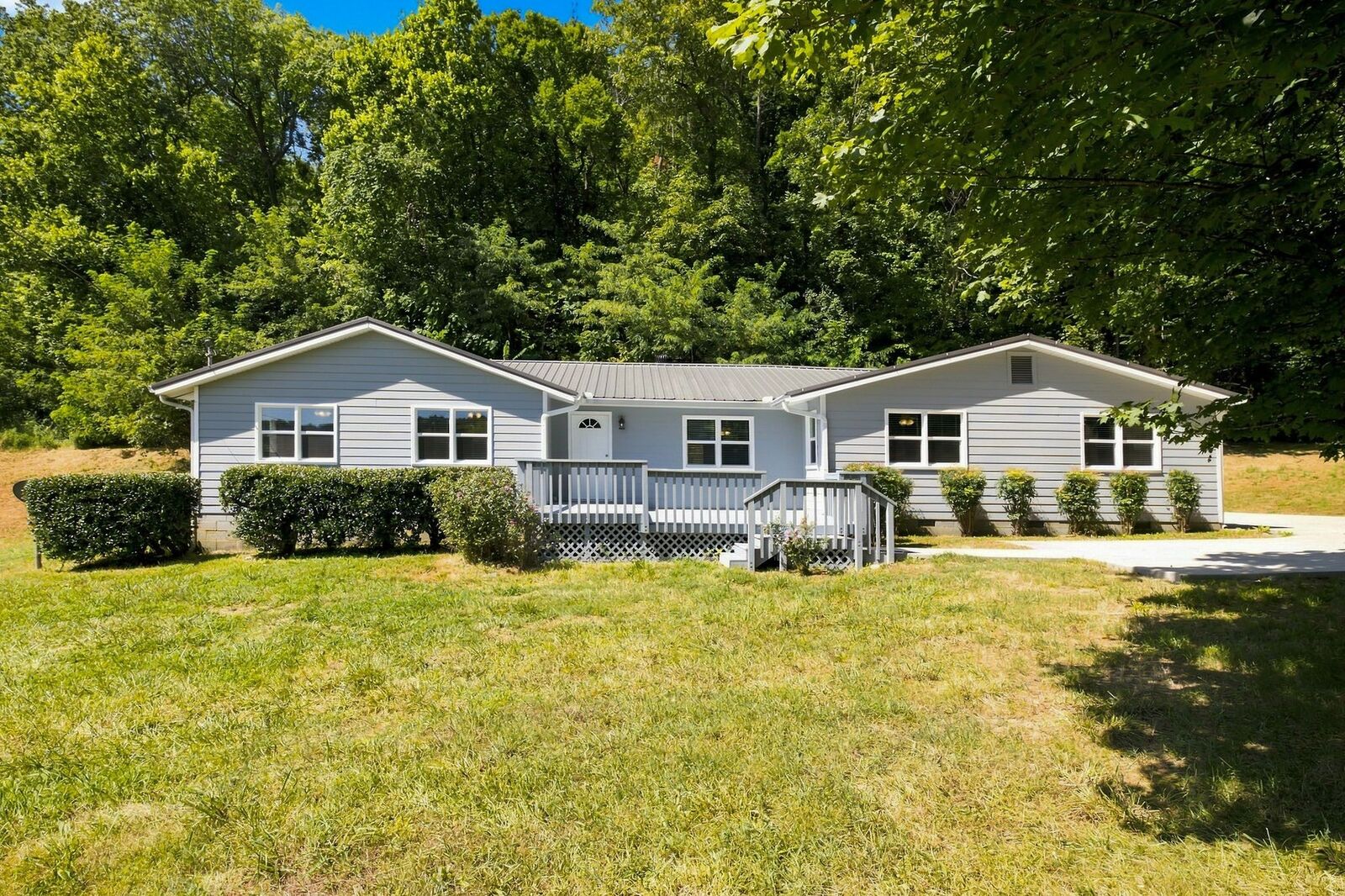 Property Photo: 6801 Arno Allisona Rd TN 37046