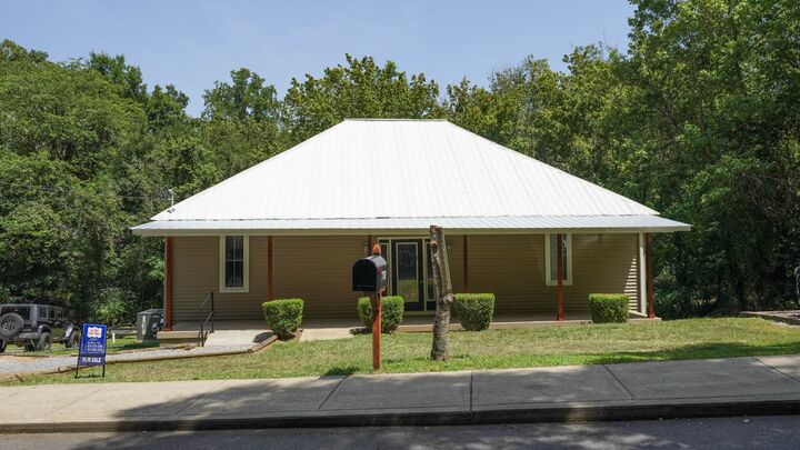 Property Photo: 112 Humphries St TN 37036