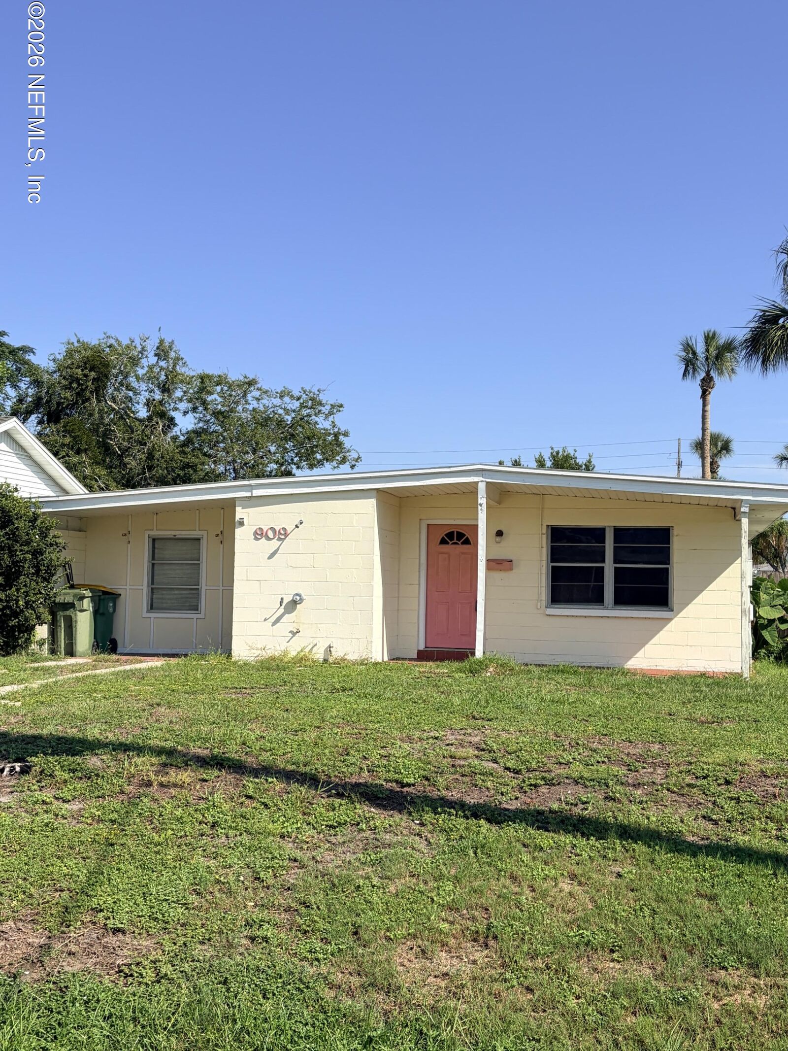 Property Photo: 909 7th Avenue N FL 32250