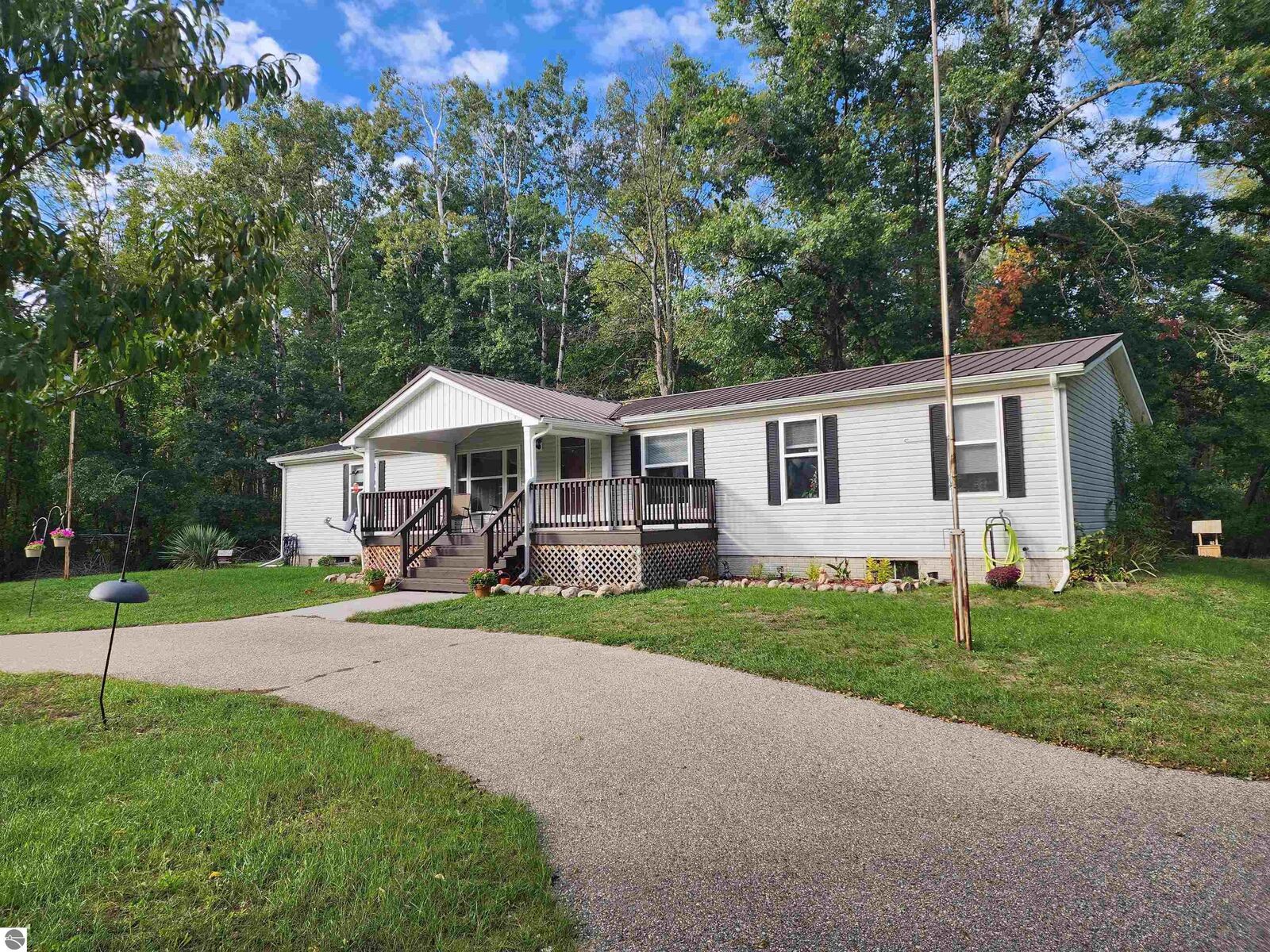 Property Photo:  3560 Pine Tree Drive  MI 48893 