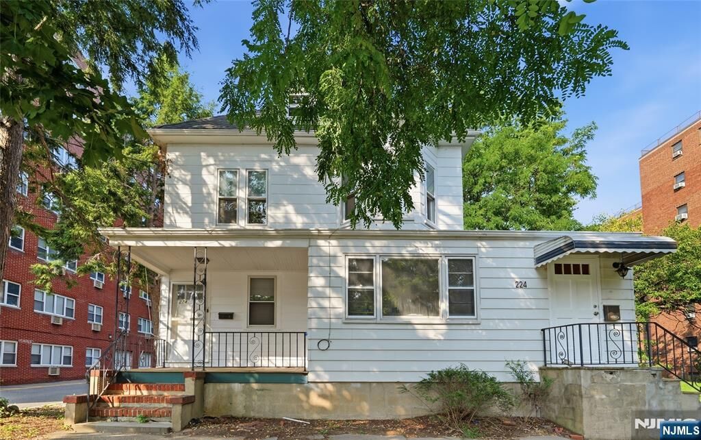 Property Photo:  220 Anderson Street  NJ 07601 
