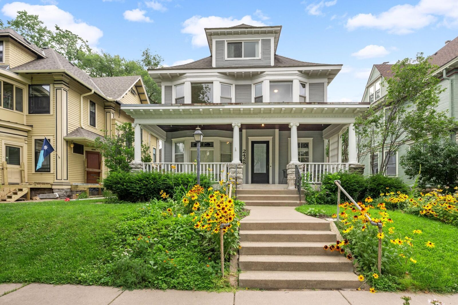Property Photo:  2428 Colfax Avenue S #1  MN 55405 