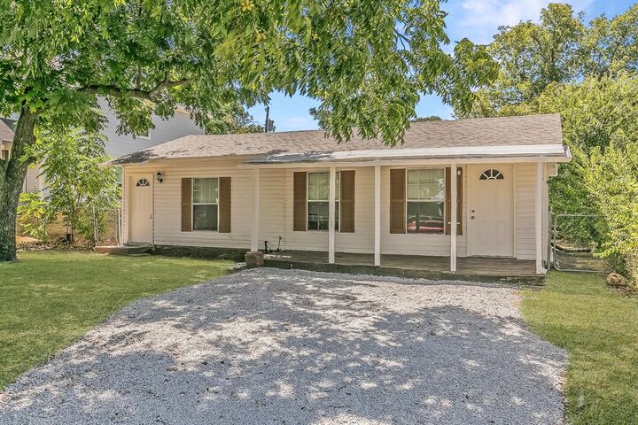 Property Photo: 5729 Wellesley Avenue TX 76107