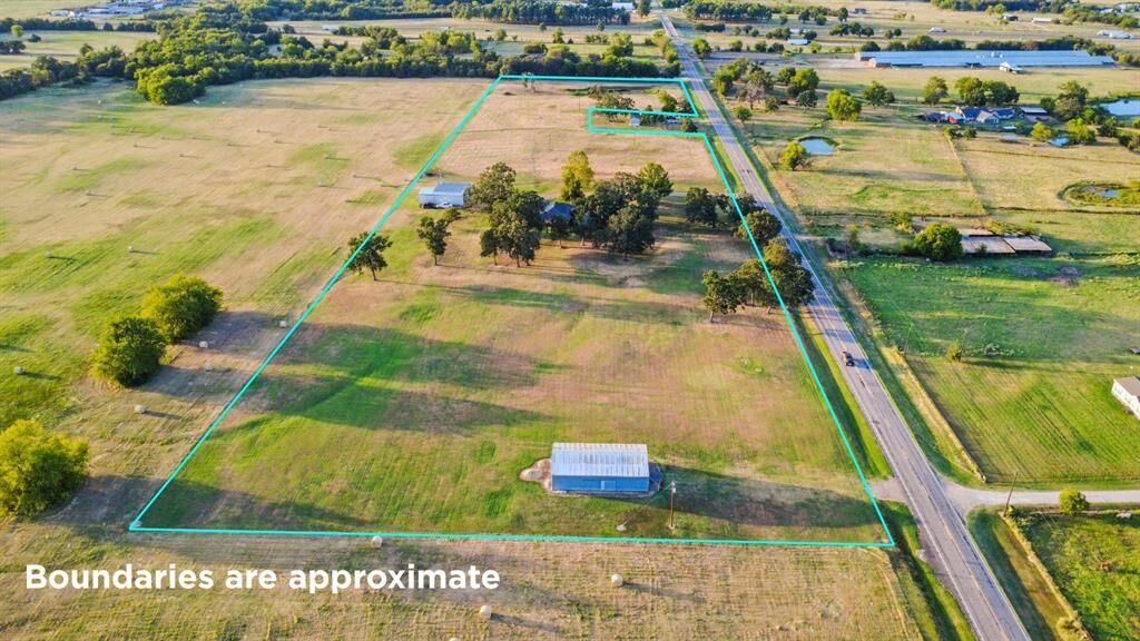 Property Photo: 330 Farm Road 900 S TX 75478