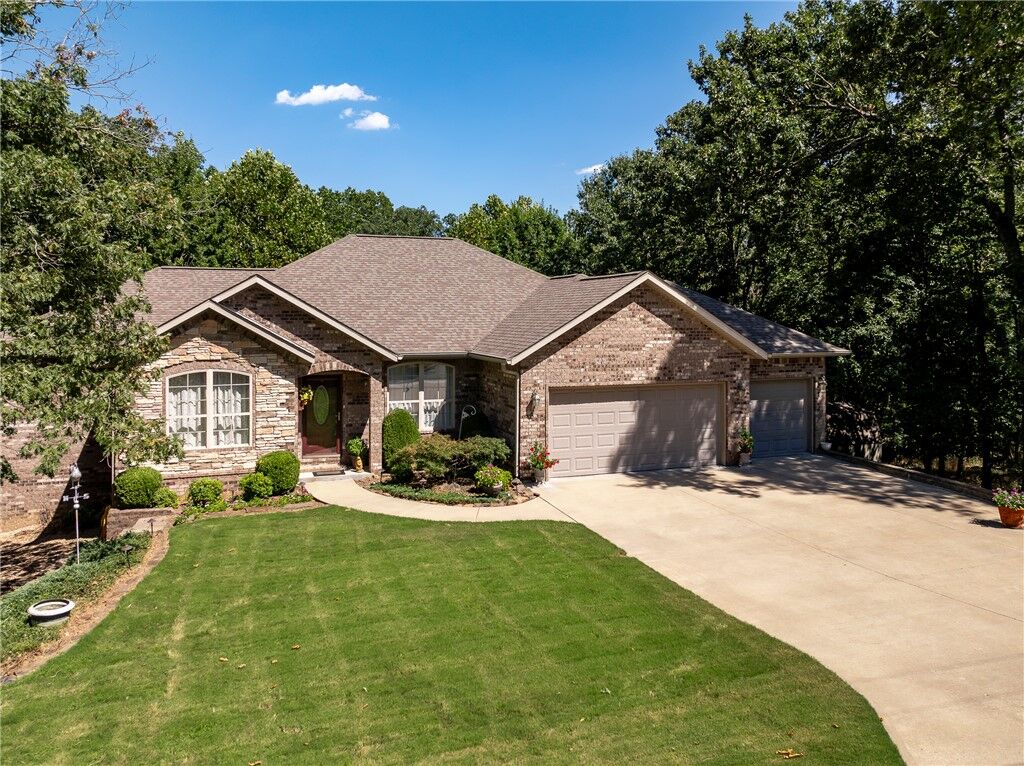 Property Photo:  8 Barley Lane  AR 72714 