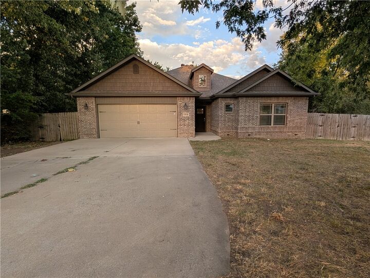 Property Photo:  1918 S Garland Avenue  AR 72701 