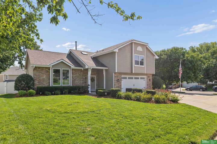 Property Photo:  820 Oak Ridge Road  NE 68046 