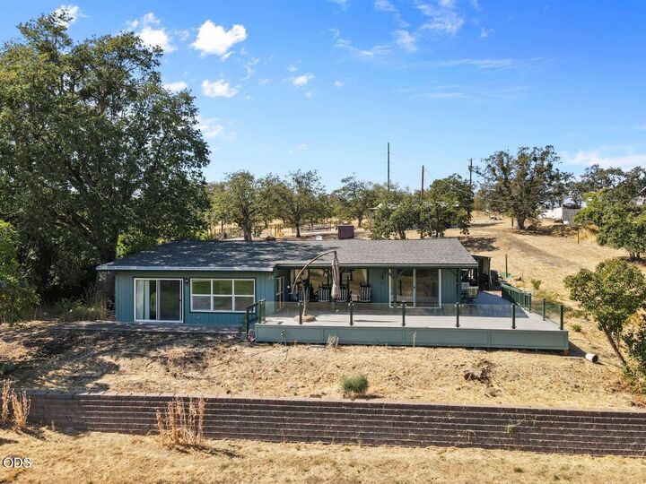 Property Photo:  1591 Highway 234  OR 97524 