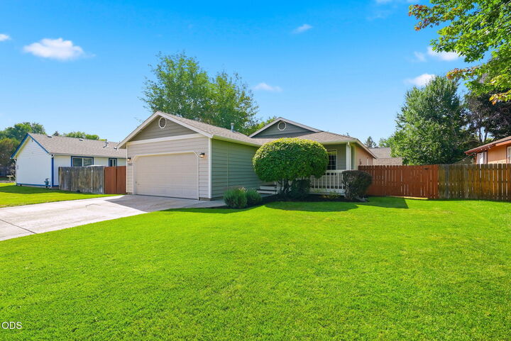 Property Photo:  1983 NE Jackson Avenue  OR 97701 