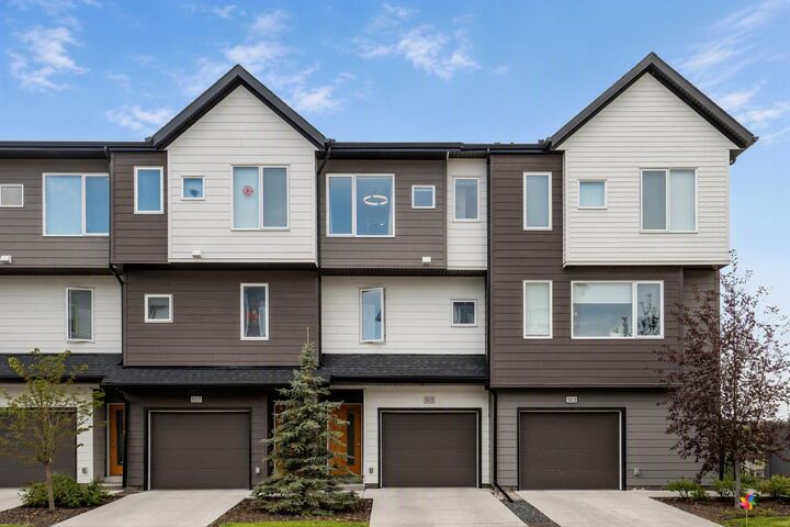 Property Photo: 305 Skyview Ranch Circle NE AB T3N 1Y8