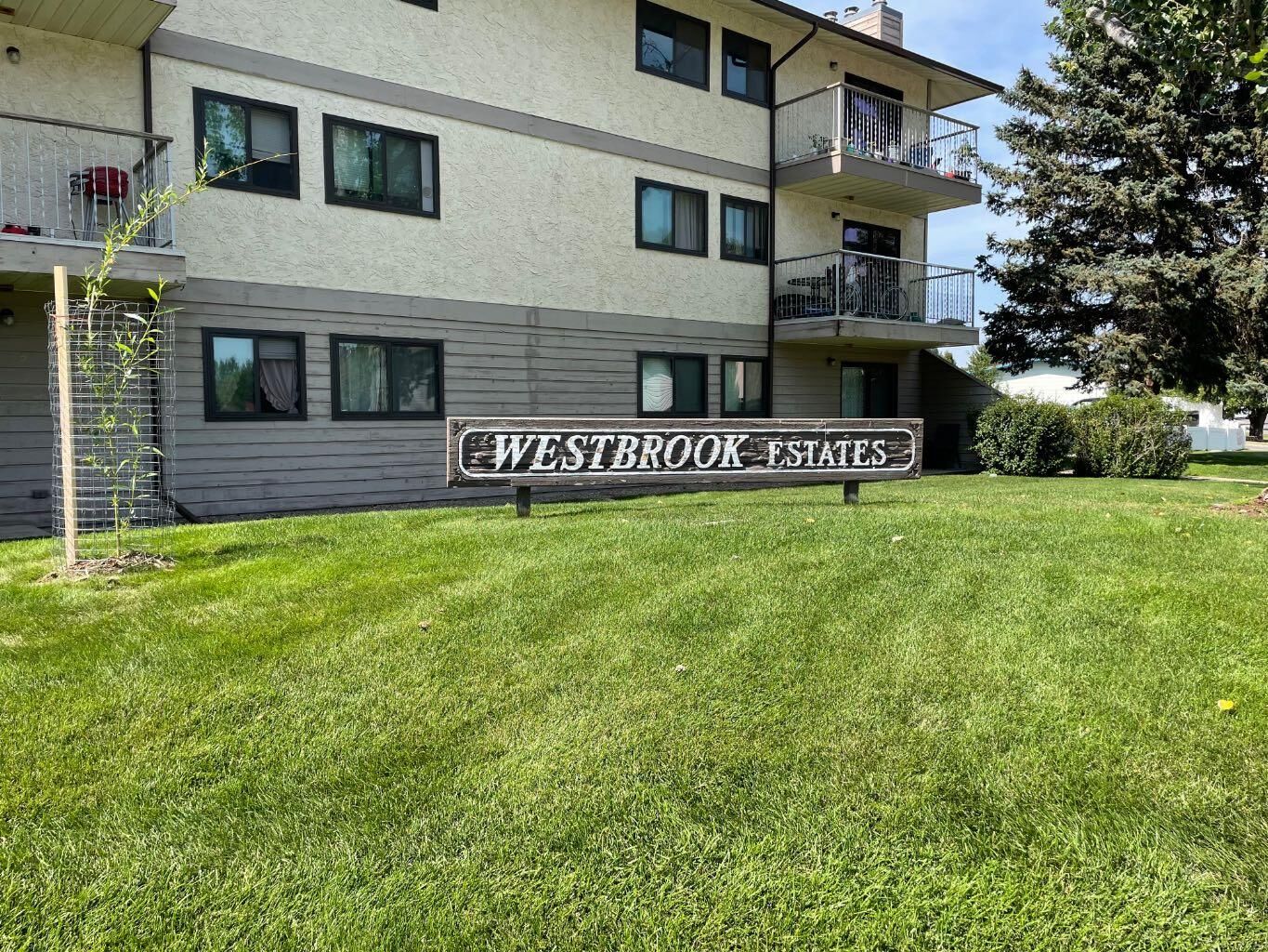 Property Photo: 855 Columbia Boulevard W 207 AB T1K 5B8