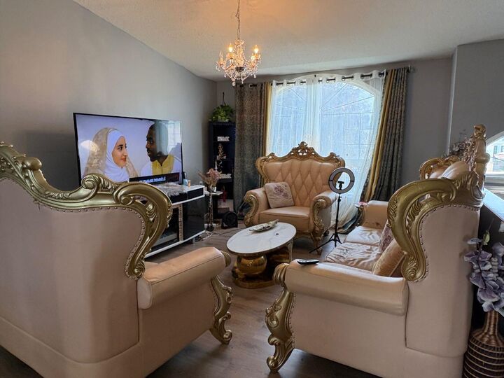 Property Photo: 66 Upland Road W AB T1R 1G7