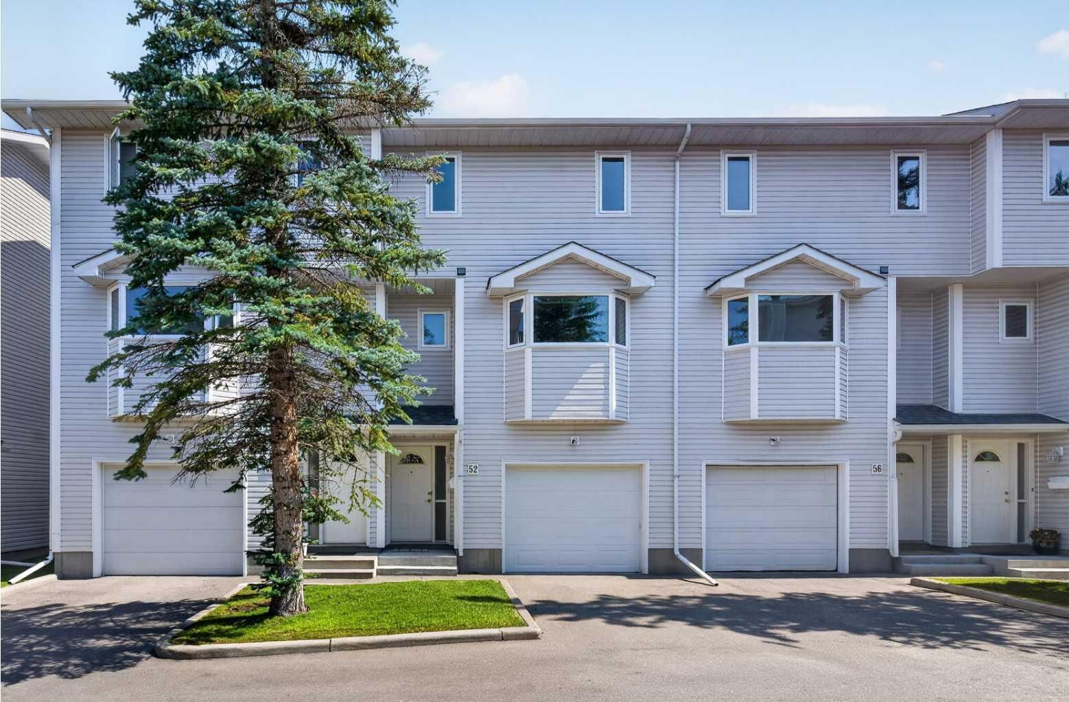 Property Photo: 52 Glenbrook Villas SW AB T3E 7E8