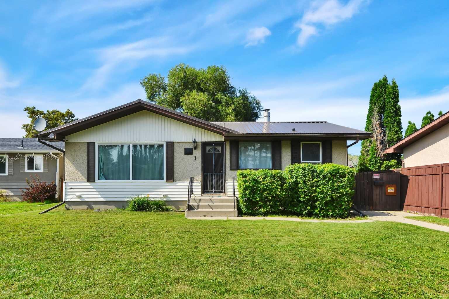 Property Photo: 1 Forest Close AB T4N 4Z7
