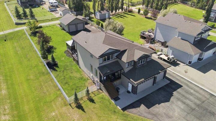 Property Photo: 7617 Park Lane AB T8X 0G4