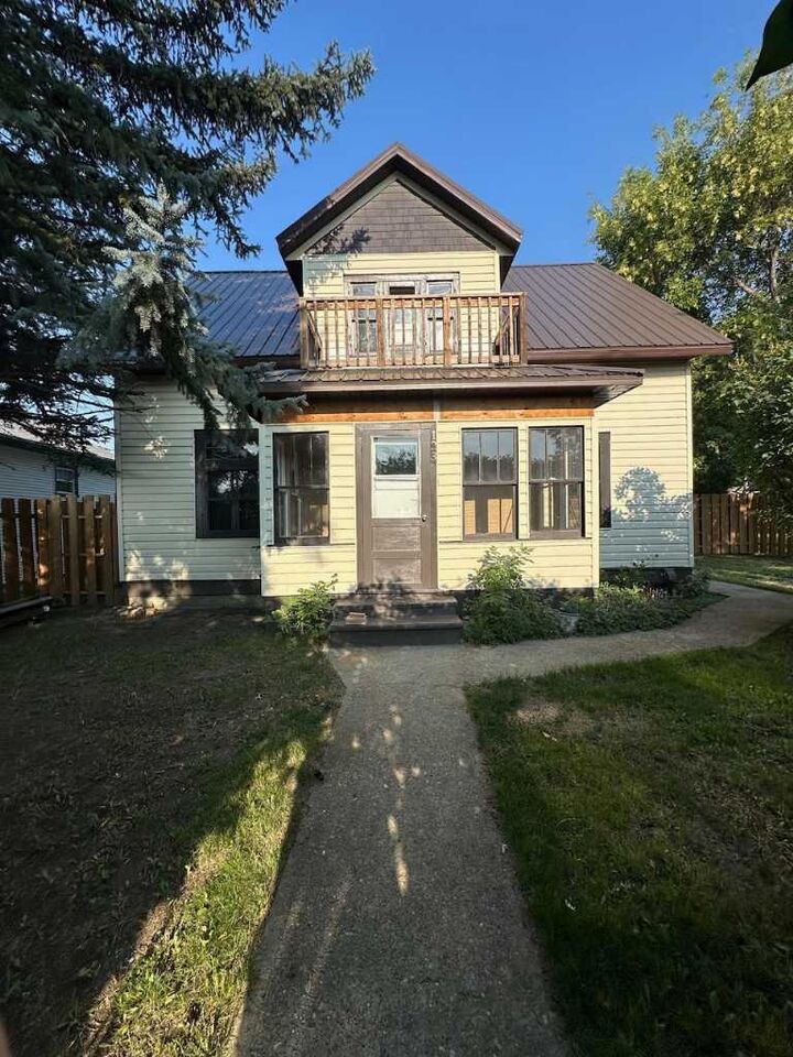 123 3 Street E — photo 1