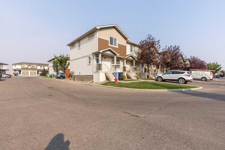 Property Photo: 1142 Keystone Road W 1 AB T1J 5H6